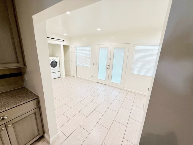 Photo - 17429 Burbank Blvd