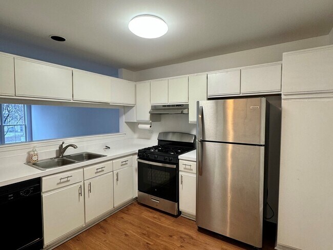 Photo - 1120 Kingston Ct Unit 1120