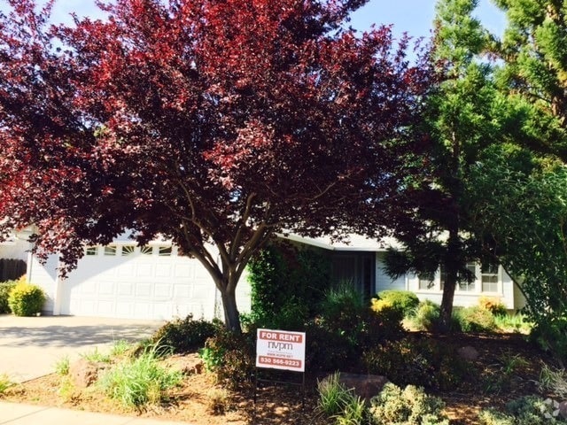 Building Photo - Culdesac Home Near Parks & Schools