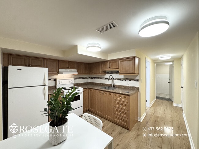 Photo - All-Inclusive Studio Basement Apartment with Internet – York Unité 2
