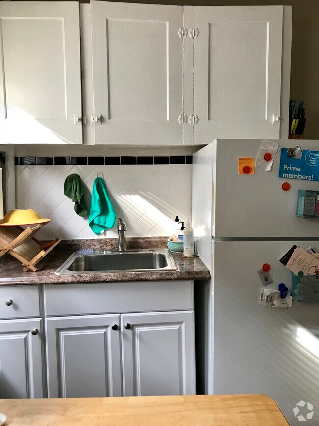 Building Photo - 353 Windsor St Unit 3A Rental
