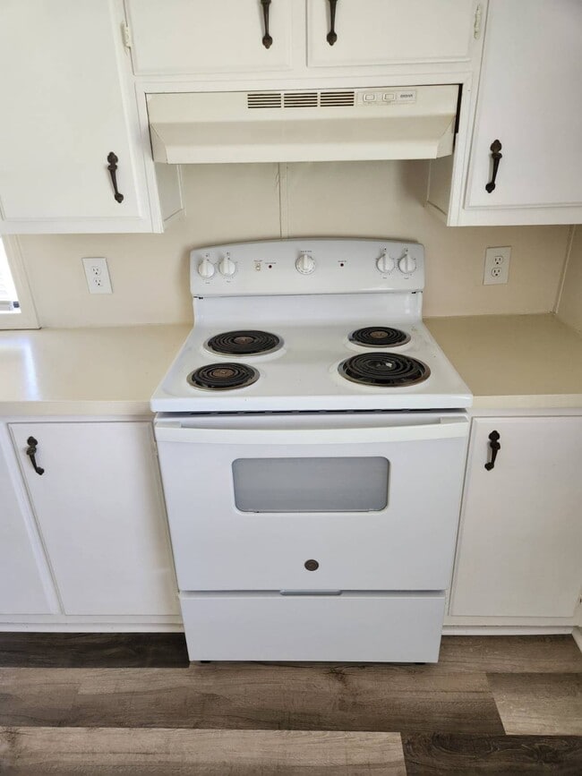 Photo - 180 Dixon Rd