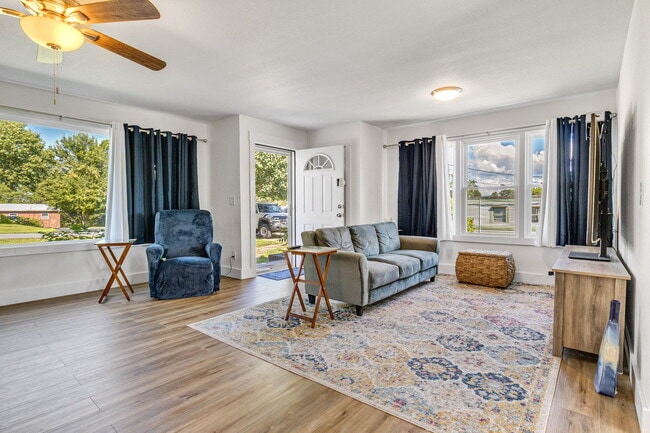 Photo - 330 Birdwell Cir