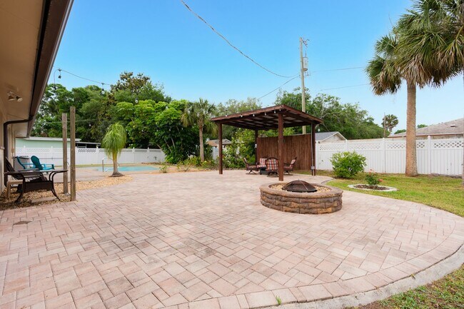 Photo - ?Large 3-Bedroom ?Pool Home with ?Stay-cat...