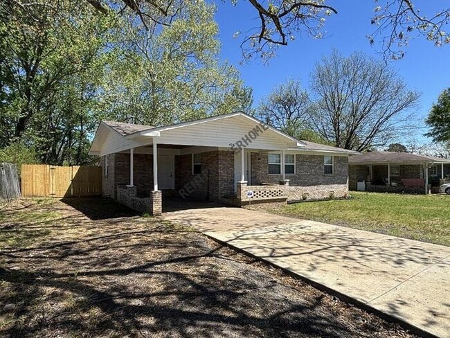 Photo - 404 N Scott St