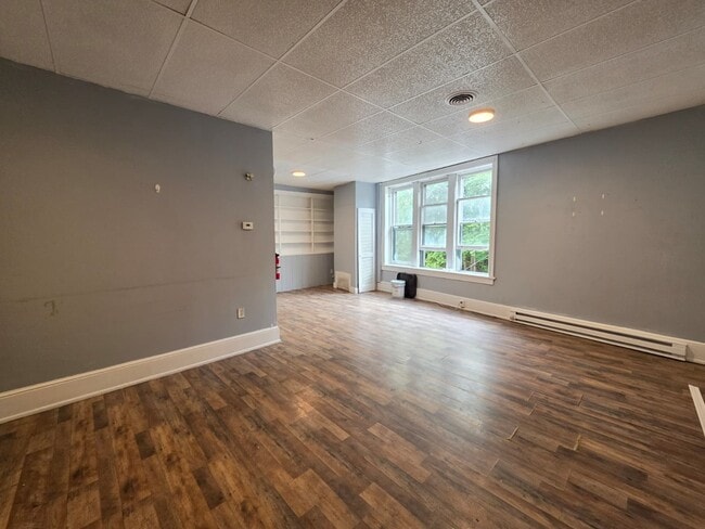 Photo - 72 Lincoln Way W