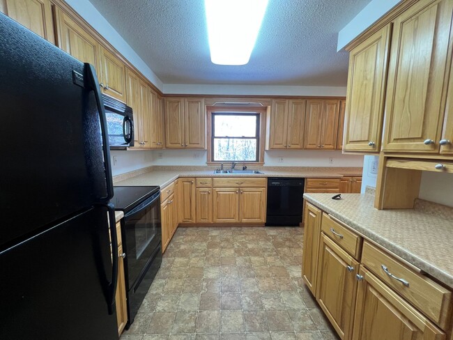 Spacious 4-bed, 3-bath House with a Garage! - Spacious 4-bed, 3-bath House with a Garage!