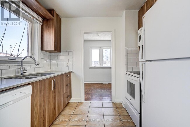 Photo - 7 Town House Crescent