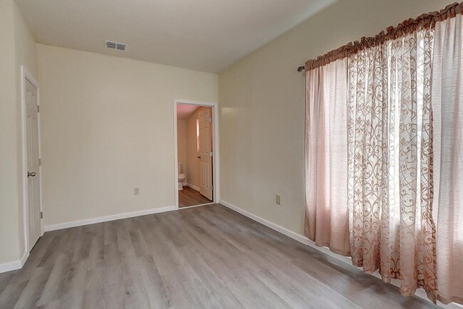 Photo - 907 Laredo St