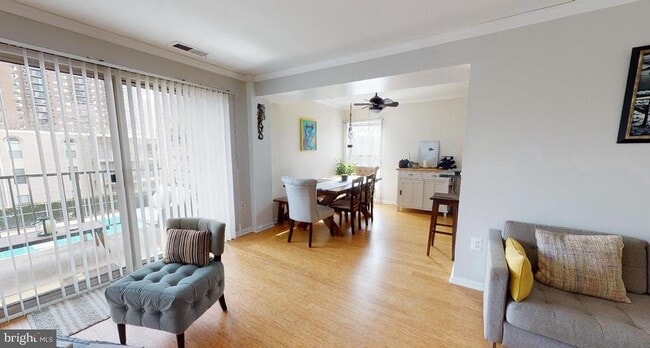 Building Photo - 31 Canterbury Square Unit 302