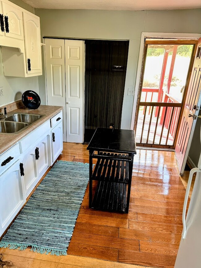 Photo - 405 Toney Rd