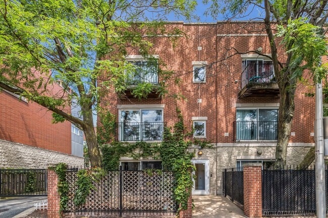 Building Photo - 2524 W Bloomingdale Ave Unit A