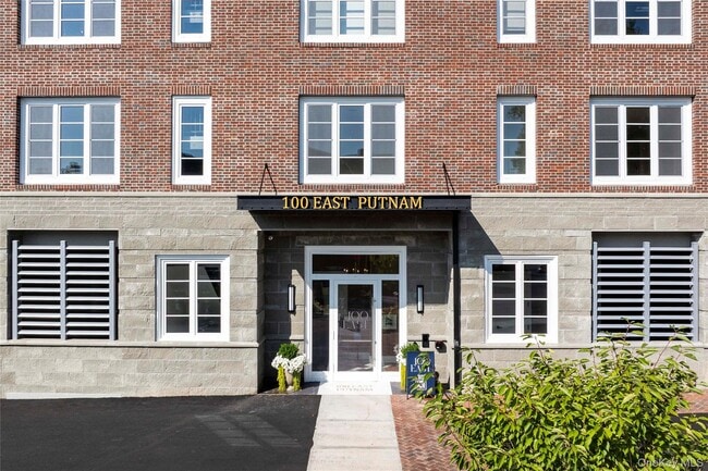 Photo - 100 E Putnam Ave Apartamento