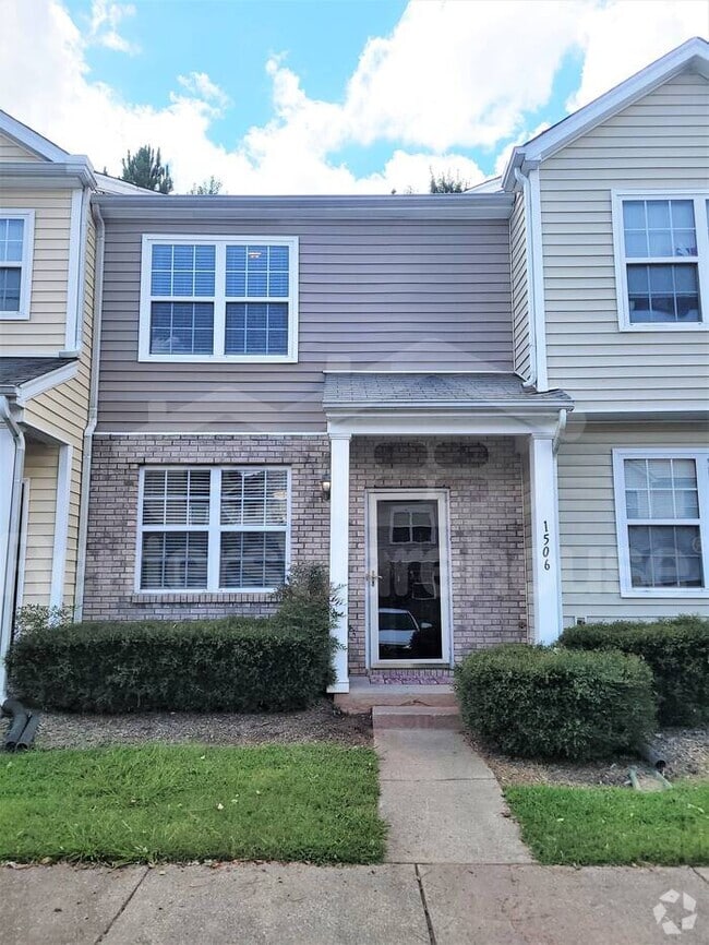 Building Photo - Cozy townhouse in convenient location!