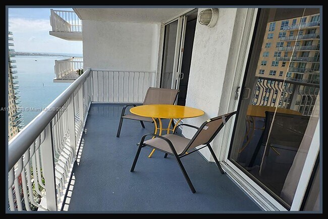 Building Photo - 1200 Brickell Bay Dr Unit 3304 Rental