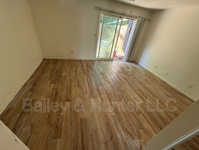 Photo - 6012 Regent Manor