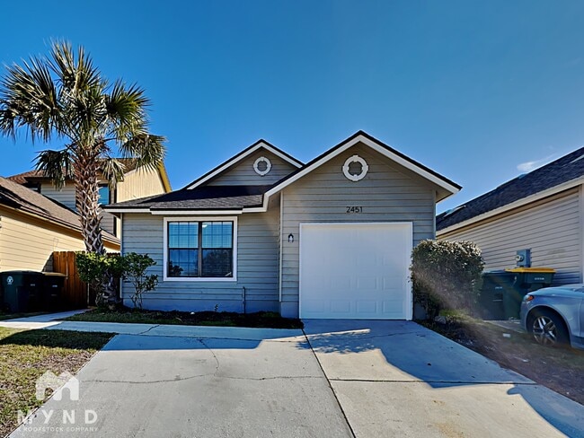 Photo - 2451 Townsquare Dr House