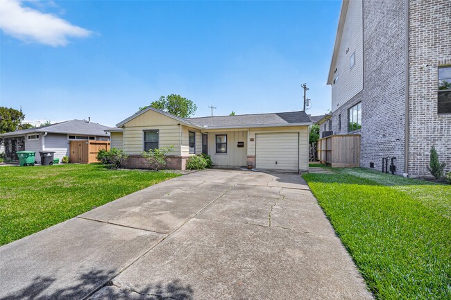 Photo - 5505 Huisache St