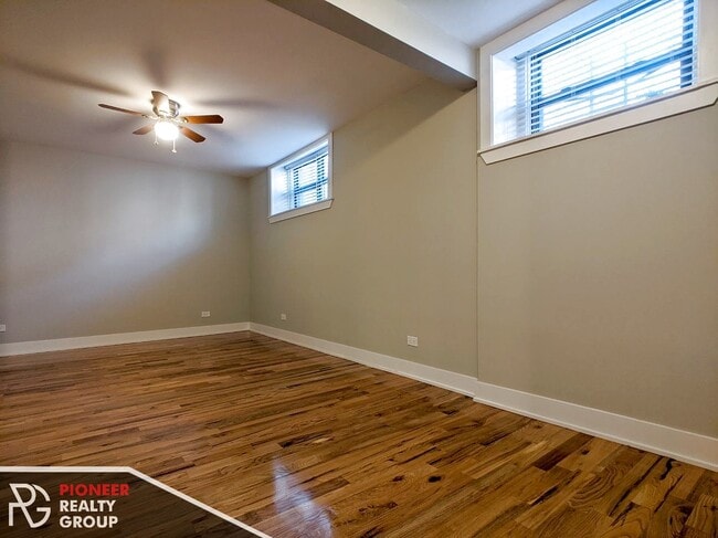 Photo - 627 W Oakdale Ave