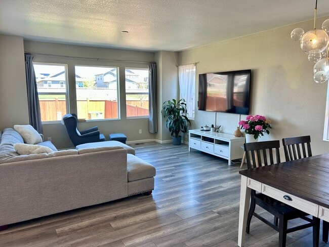 Photo - 551 W 175th Pl