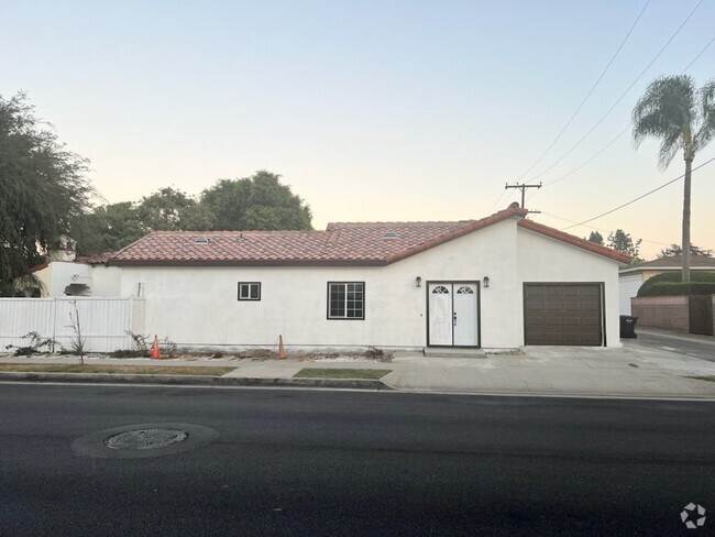 Building Photo - 7804 Harper Ave Rental