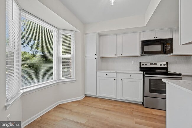 Photo - 6356 Ducketts Ln