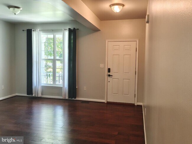 Photo - 2913 Lakeview Pkwy