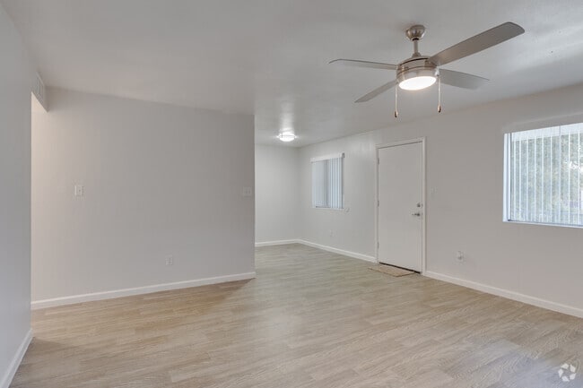 2BR, 1BA - 789SF