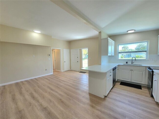 Photo - 6267 Hampton Dr N