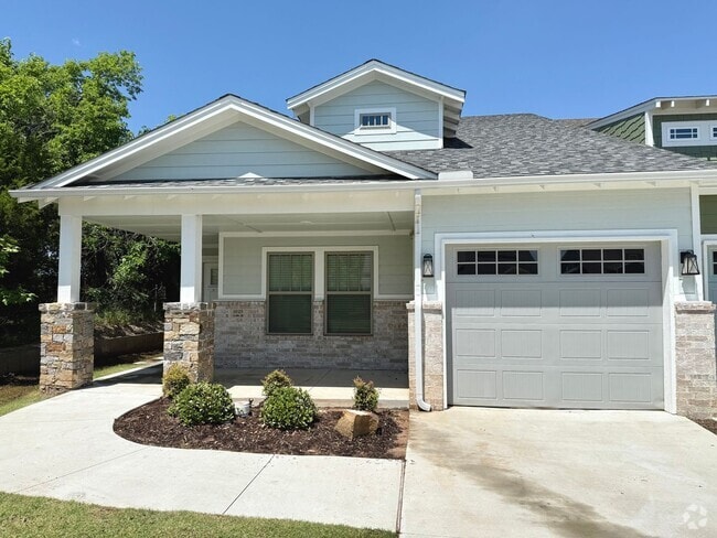 Building Photo - Large 2 Bed, 2 Bath in Beautifully Well-Ma... Rental
