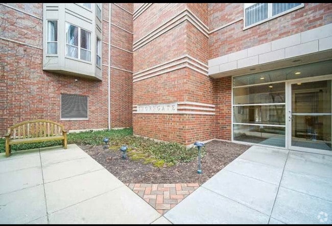Building Photo - 57 E Hattendorf Ave Rental