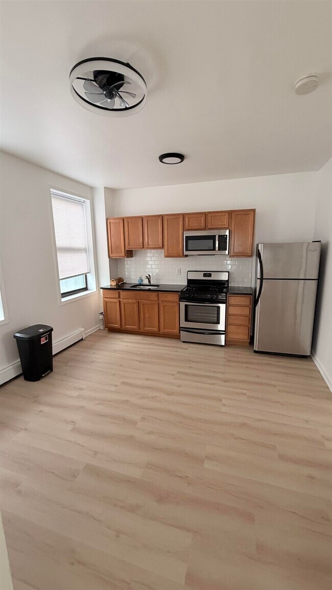 599 60th St Unit 1