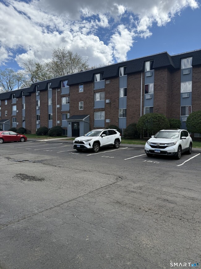 Building Photo - 1047 Old Colony Rd Unit 34
