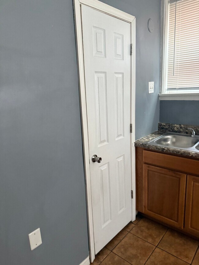 Photo - 3863 Meramec St Unit B