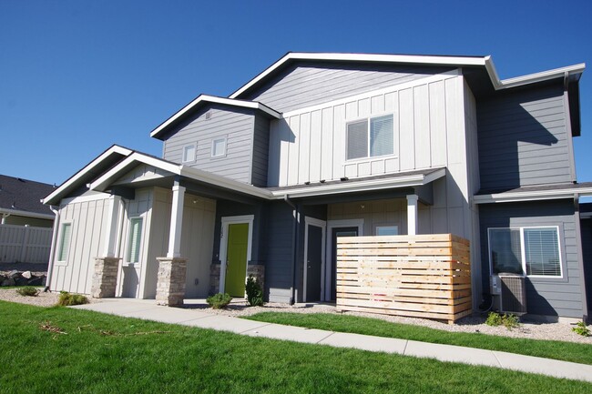 Building Photo - Sunbeam Townhomes