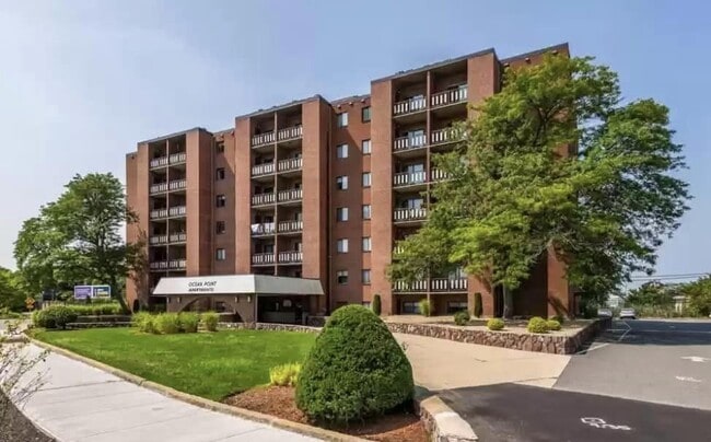Building Photo - 2 Second St Unit 605