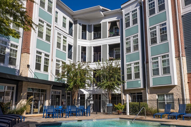 Building Photo - 10 Perimeter Park