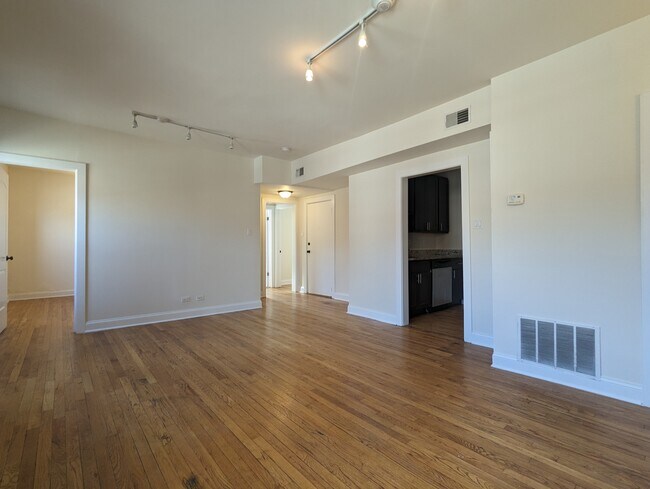 Photo - 4040 N Ashland Ave Unidad 3E