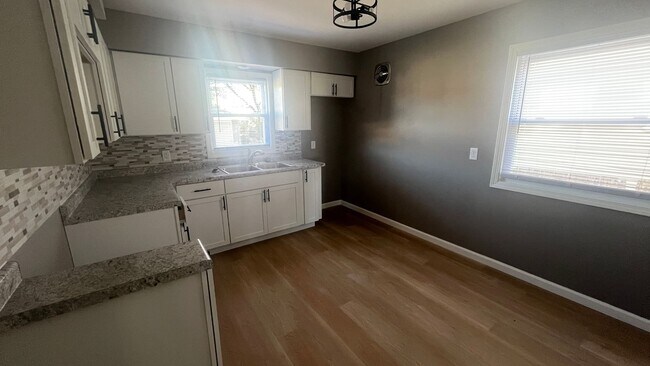 Photo - 84th St- 5922-24 Unit 5922 Lower