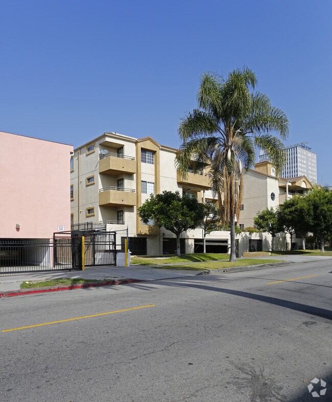 Building Photo - 715 Rental