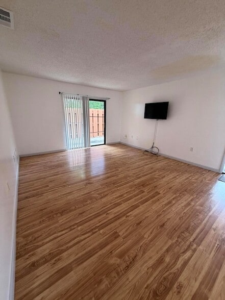 Photo - 2201 SW 28th St Unidad 50