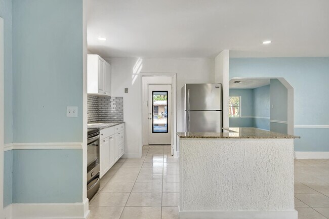 Photo - 700 NW 2nd Terrace House