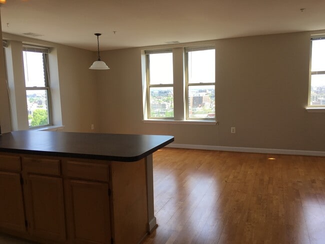 Photo - U Street/Columbia Heights 1 Bedroom with DEN