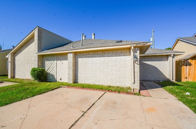 Photo - Charming Home for Rent in Southwest Houston !