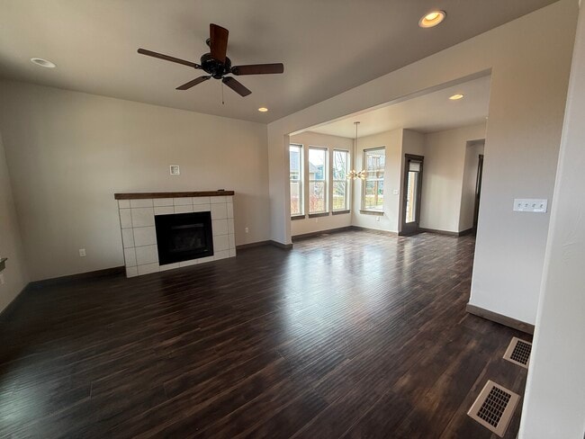 Photo - 3357 Sora Way