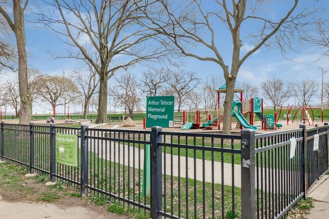 Building Photo - 3100 N Lake Shore Dr Unit 1906