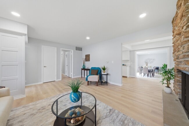 Photo - 593 Bristol Ln