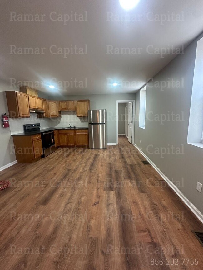 Photo - 451 Line St Unidad A