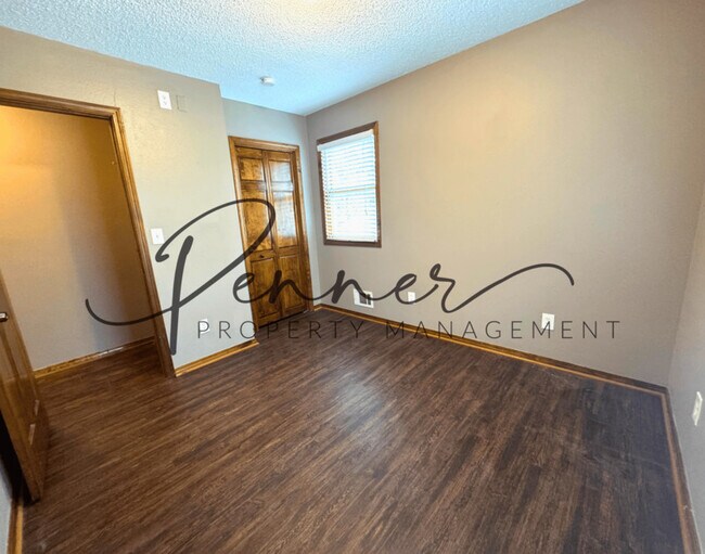 Photo - 302 SE Brentwood Dr