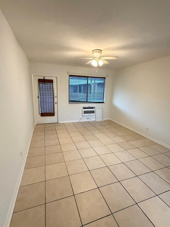 Photo - 520 NE 7th Ave Unidad 2F